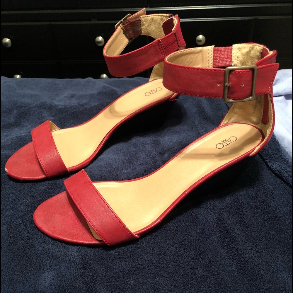 Ref strap around ankle wedge sandal.